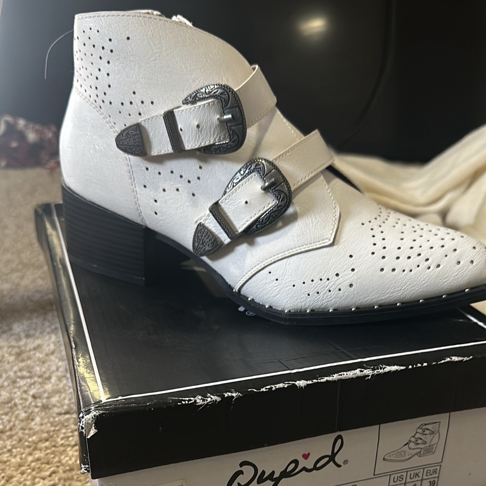 Never worn white ankle booties